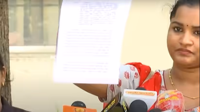 தங்கைக்கு பாலியல் துன்புறுத்தல்... அடுத்த சித்ராவாக நான் மாறிவிட கூடாது! பரபரப்பை ஏற்படுத்திய சீரியல் நடிகை!