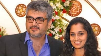 Ajith - shalini : காதல் கண்கட்டுதே.... தாறுமாறாக வைரலாகும் அஜித் - ஷாலினியின் ரொமாண்டிக் புகைப்படம்