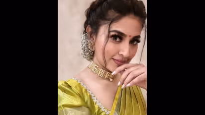 ஓவர் ஸ்லிம்... பச்சை நிற பட்டு புடவையில் பார்க்க பார்க்க திகட்டாத அழகில் சினேகா..! லேட்டஸ்ட் போட்டோஸ்..!