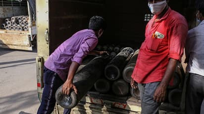 தடுமாறும் தலைநகர்.. ஆக்ஸிஜன் சப்ளையை தடுத்தால் தூக்கில் போடுவோம்.. எரிமலையாய் வெடித்த நீதிபதிகள்..!