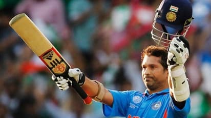 ക്രീസിലേക്ക് ഇറങ്ങിവന്ന ദൈവം; സച്ചിന് ഇന്ന് 48-ാം പിറന്നാൾ