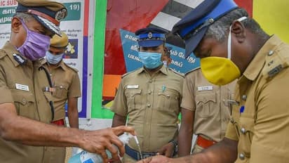 சென்னையில் கடந்த 24 மணி நேரத்தில் கொரோனாவுக்கு 3 போலீஸார் உயிரிழப்பு.. கதி கலங்கும் காவல்துறை..