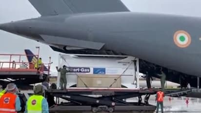 ಸಿಂಗಾಪುರದಿದ ಆಕ್ಸಿಜನ್ ಟ್ಯಾಂಕ್ ಏರ್ಲಿಫ್ಟ್ ಮಾಡಿದ IAF ಏರ್ಕ್ರಾಫ್ಟ್!