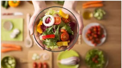 ৩০ পেরোতেই বুড়িয়ে যাচ্ছেন, এই ৫ জিনিস ভুলেও বাদ দেবেন না দৈনন্দিন তালিকা থেকে