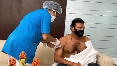 సెకండ్ డోస్ వ్యాక్సిన్ వేసుకున్న మోహన్బాబు.. ప్రజలకు రిక్వెస్ట్