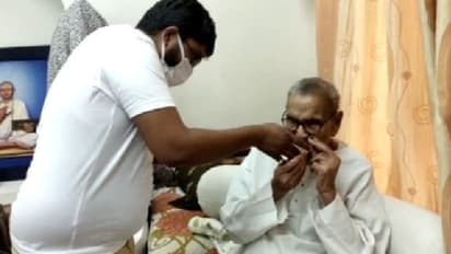 ആശ്വാസത്തിന്റെ ചെറുകിരണങ്ങള്; കൊവിഡിനെ തോല്പിച്ച് 104കാരനായ സ്വാതന്ത്ര്യസമര സേനാനി