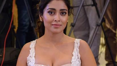 Shriya Saran: வழுக்கி விழுந்த ஸ்ரேயா..! வீடியோ எடுத்தபோது நேர்ந்த விபரீதம்..!