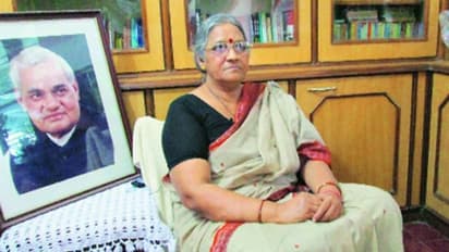 कोरोना ने छीनीं एक और नेता की सांसे: पूर्व PM अटल बिहारी वाजपेयी की भतीजी करुणा शुक्ला की मौत..