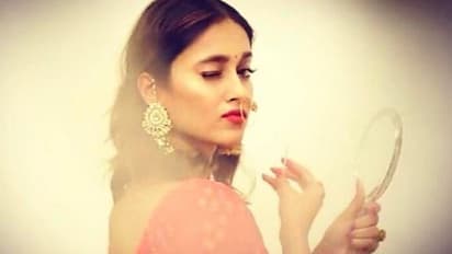 Ileana DCruzs Trolled: ಕ್ಯಾಮೆರಾ ಫ್ಲಾಶ್‌ಗೆ ಕಂಡ ಒಳಉಡುಪು, ನಟಿ ಟ್ರೋಲ್