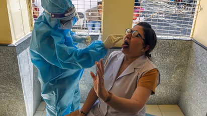 COVID-19 : ನಾಲ್ಕು ಬಾರಿ ಲಸಿಕೆ ಹಾಕಿಸಿಕೊಂಡ್ರೂ ಬಂತು ಕರೋನಾ!