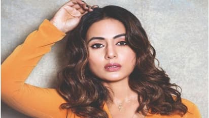 నటి హీనా ఖాన్కి కరోనా.. బ్యాక్ టూ బ్యాక్ చేదు వార్తలు