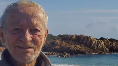 32 വർഷത്തെ ഏകാന്തവാസത്തിനൊടുവിൽ 'ഇറ്റലിയുടെ റോബിൻസൺ ക്രൂസോ' പുറത്തേക്ക്, നിരാശയും രോഷവും പ്രകടിപ്പിച്ച് ജനങ്ങൾ