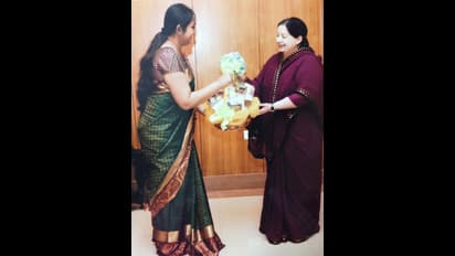 எனக்கு எண்ட் கார்டு போட எவனாலும் முடியாது ராசா... திமுகவின் கேவலமான செயலால் பொங்கி எழுந்த விந்தியா...!