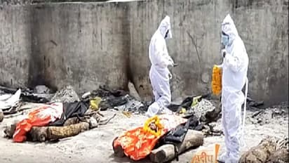 కుటుంబంపై కరోనా కాటు.. మానవత్వం చాటుకున్న ఎమ్మెల్యే..!