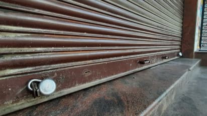 'ದೆಹಲಿ ರೀತಿ ಪರಿಹಾರ ಘೋಷಿಸಿ ಲಾಕ್ಡೌನ್‌ ಪ್ರಕಟಿಸಿ'