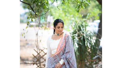 Durga Puja 2022: পুজোর সাজে চমক থাকে ষষ্ঠী থেকে, দেখে নিন এদিন কেমন শাড়ি পরবেন