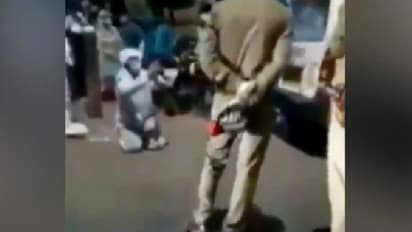 അമ്മയ്ക്ക് ഓക്‌സിജന് വേണ്ടി പൊലീസുകാര്‍ക്ക് മുന്നിലിരുന്ന് കരയുന്ന മനുഷ്യന്‍; യുപിയില്‍ നിന്നുള്ള വീഡിയോ