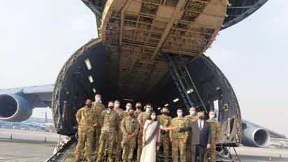 அமெரிக்கா எப்போதும் இந்தியாவுடன் நிற்கும்.. மருத்துவ உபகரணங்களுடன் இந்தியா வந்தது அமெரிக்க போர் விமானம் .