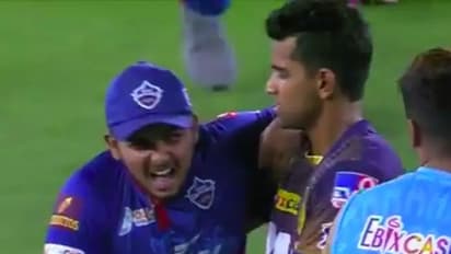 ఫోర్లతో చెలరేగిన పృథ్వీ షా... పగ తీర్చుకున్న శివమ్ మావి..!