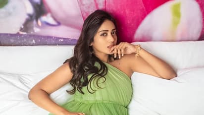 என்ன கொடுமை இது... ஆர்டர் செய்த உணவில் இரண்டு முறை கரப்பான் பூச்சி..! காண்டான நிவேதா பெத்துராஜ்..!