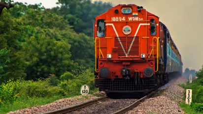 করোনা পরিস্থিতির জের, হাওড়া-শিয়ালদহে ফের ট্রেন বাতিল পূর্ব রেলের