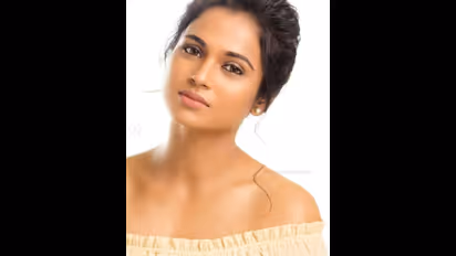 ஸ்டைலிஷ் உடையில்... யம்மியாக போஸ் கொடுத்த 'பிக்பாஸ்' ரம்யா பாண்டியன்..! லேட்டஸ்ட் போட்டோஸ்..!