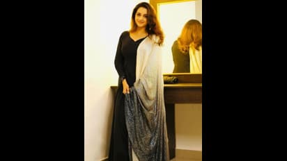 வாவ்... திருமணத்திற்கு பின் தாறுமாறாக உடல் எடையை குறைத்து... செம்ம ஸ்லிம் ஃபிட்டாக மாறிய நடிகை பாவனா!