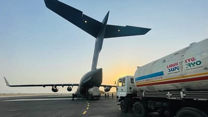 ৯০০ সিলিন্ডার উড়িয়ে আনল বায়ুসেনা, দেশে অক্সিজেনের সংকট মোকাবিলায় পদক্ষেপ