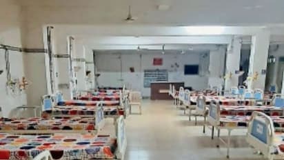ಹುಬ್ಬಳ್ಳಿ: ಕೋವಿಡ್ ವಾರ್ಡ್ಲ್ಲಿ ಕೆಲಸಕ್ಕೆ ಸಿಬ್ಬಂದಿಯೇ ಇಲ್ಲ..!