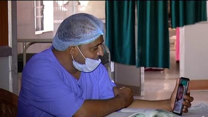 ಕೊರೋನಾ ರಣಕೇಕೆ: ತಿಂಗಳಾದ್ರೂ ಹೆರಿಗೆಯಾದ ಪತ್ನಿ, ಮಗುವನ್ನೂ ನೋಡದ ಅಧಿಕಾರಿ..!