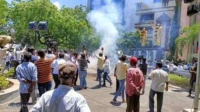 தடையை மீறி திமுகவினர் கொண்டாட்டம்... தடுக்கத் தவறிய காவல் ஆய்வாளர் மீது பாய்ந்தது நடவடிக்கை...!