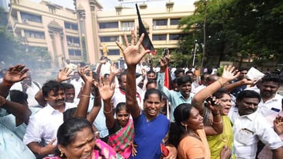 திமுக கொண்டாட்டத்தால் சஸ்பெண்ட் செய்யப்பட்ட தேனாம்பேட்டை காவல் ஆய்வாளர்.. மீண்டும் பணியில் சேர்ப்பு.