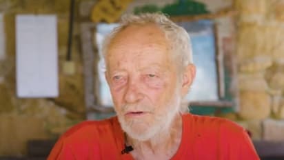 'ഇറ്റലിയിലെ റോബിന്സണ് ക്രൂസോ'യെ ഏകനായി ജീവിച്ച ദ്വീപില് നിന്നും കുടിയിറക്കി.!