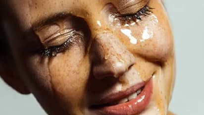 Skin Care Tips: আন্ডারআর্মের কালো দাগ দূর করতে এইভাবে কাজে লাগান অব্যর্থ দাওয়াই মধু