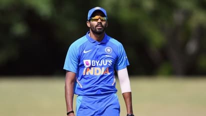 മലയാളി താരം സന്ദീപിനും വരുണ് ചക്രവര്ത്തിക്കും കൊവിഡ്; കൊല്ക്കത്ത-ബാംഗ്ലൂര് മത്സരം മാറ്റി