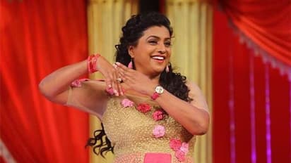 மகனின் 15வது பிறந்தநாளை குடும்பத்துடன் குதூகலமாக கொண்டாடிய ரோஜா... அசத்தல் போட்டோஸ்...!