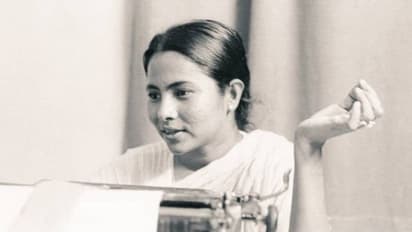 മമതയ്ക്ക് അഭിനന്ദനങ്ങള്‍, വൈറലായി 1980 -കളിലെ ആ ചിത്രം!