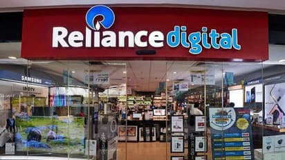 దేశంలో 4వ సంస్థగా రిలయన్స్  సరికొత్త ఘనత.. 100 బిలియన్‌ డాలర్ల క్లబ్‌లో రిలయన్స్‌ రీటైల్‌