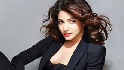 কঠিন সময় প্রাণের ঝুঁকি নিয়ে পাশে থাকার জন্য ধন্যবাদ, অনুষ্কার আবেগঘন পোস্ট কার জন্যে