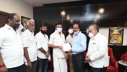 திரைப்பட தயாரிப்பாளர் சங்க நிர்வாகிகள்... திமுக தலைவர் ஸ்டாலினை நேரில் சந்தித்து வாழ்த்து!