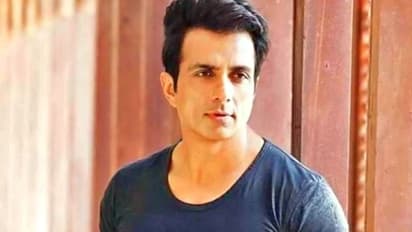 ఆక్సిజన్ సిలిండర్ కావాలంటూ సురేశ్ రైనా ట్వీట్... వెంటనే స్పందించిన సోనూ సూద్...