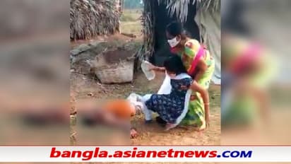 মর্মান্তিক - করোনায় মৃতপ্রায় বাবার মুখে জল দিতে মায়ের সঙ্গে লড়াই অবুঝ মেয়ের, দেখুন