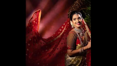 'ஈரமான ரோஜாவே' சீரியல் நாயகி பவித்ரா ஜனனி... மணமகள் கெட்டப்பில் வசீகரிக்கும் போட்டோ ஷூட் புகைப்படங்கள்!