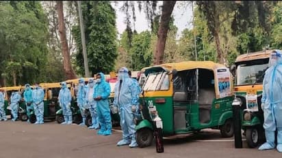 ఢిల్లీలోకి ఆక్సిజన్కు కటకట.. అంబులెన్స్ విత్ ఆక్సిజన్గా మారిన ఆటోలు