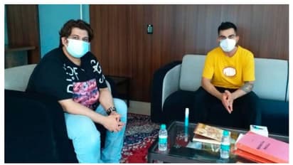 কথা মতই কাজ, বাড়ি ফিরেই করোনা যুদ্ধে নেমে পড়লেন বিরাট কোহলি