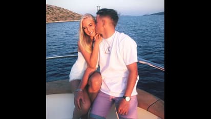 রূপ ও যৌবনের আগুনে ঘাম ঝরবে আপনারও, চিনে নিন ইংল্যান্ড তারকার বান্ধবীকে