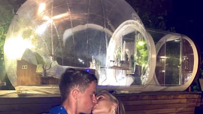 సామ్ కుర్రాన్ సూపర్ హాట్ గర్ల్‌ఫ్రెండ్‌ని చూస్తే... చాలీచాలని బికినీలో, అందాలన్నీ దాచకుండా చూపిస్తూ...