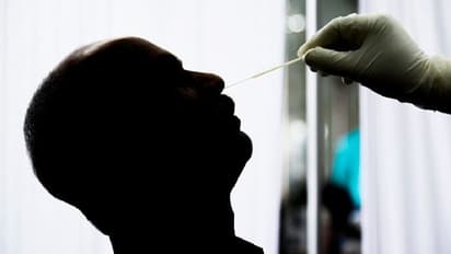 വൃത്തിഹീനമായ സാഹചര്യത്തില്‍ കൊവിഡ് പരിശോധനയ്ക്കുള്ള സ്റ്റിക്ക് തയ്യാറാക്കുന്ന വീഡിയോ പുറത്ത്