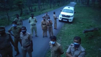 ఏపీ కరోనా పేషంట్లకు తెలంగాణలో నో ఎంట్రీ.. ! సరిహద్దుల్లో ఆపేస్తున్న పోలీసులు !!