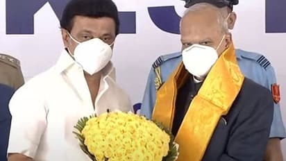 முத்துவேல் கருணாநிதி ஸ்டாலின் எனும் நான்.. தமிழக முதல்வராக பதவியேற்றுக்கொண்டார்..!